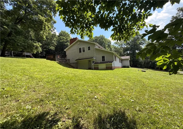 Photo 4 of Single family home for sale at 526 E River Rd, Edinburg, PA 16116 | MLS# 1757303 | Listing updated on 2026-09-14