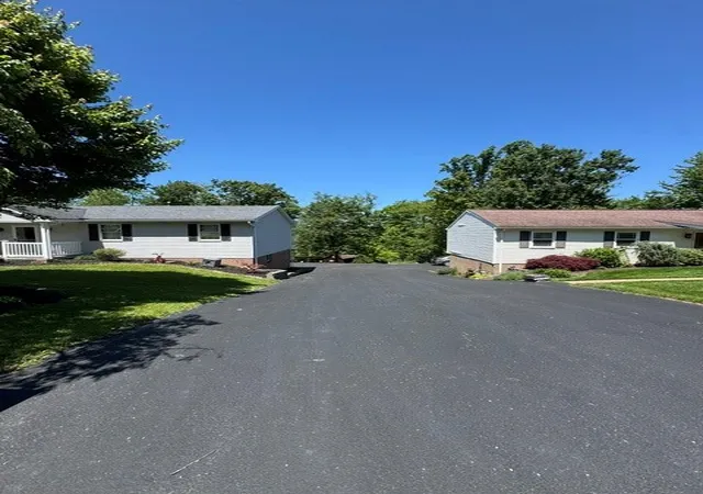 Photo 3 of Single family home for sale at 200 Bonita Dr, Greensburg, PA 15601 | MLS# 1757359 | Listing updated on 2026-09-13