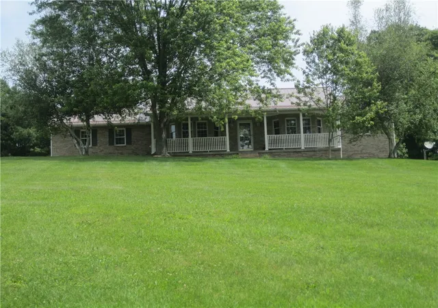 Photo 3 of Single family home for sale at 141 Woodies Rd, Waynesburg, PA 15370 | MLS# 1757401 | Listing updated on 2026-09-04