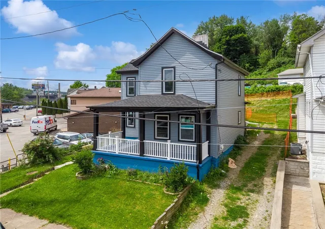 Photo 3 of Single family home for sale at 914 Green St, Southwest Greensburg Boro, PA 15601 | MLS# 1755758 | Listing updated on 2026-10-06