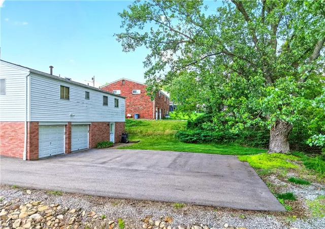 Photo 3 of Single family home for sale at 35 Frances Dr, Coraopolis, PA 15108 | MLS# 1757253 | Listing updated on 2026-09-19