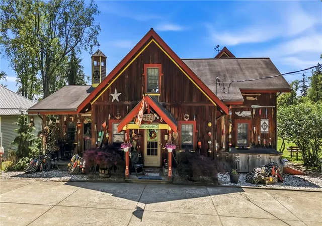 Photo 2 of Single family home for sale at 4621 E Lake Rd, Jamestown, PA 16134 | MLS# 1757688 | Listing updated on 2026-09-10