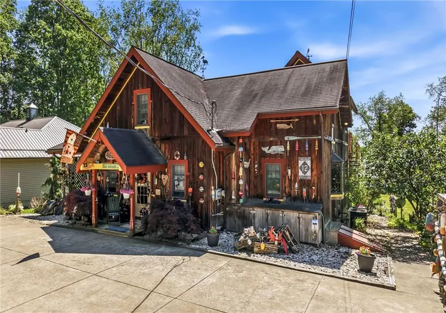 Photo 3 of Single family home for sale at 4621 E Lake Rd, Jamestown, PA 16134 | MLS# 1757688 | Listing updated on 2026-09-10