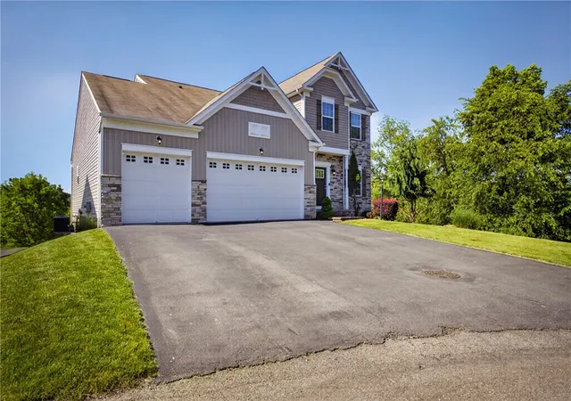 Photo 3 of Single family home for sale at 229 W Country Barn Rd, Chartiers, PA 15342 | MLS# 1757524 | Listing updated on 2026-09-13