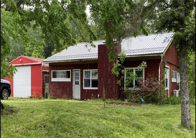 Photo 1 of Single family home for sale at 9137 N Sunnyside Dr, Linesville, PA 16424 | MLS# 1757983 | Listing updated on 2026-09-03