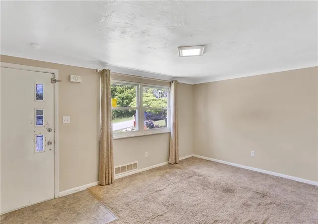 Photo 4 of Single family home for sale at 402 Highland St, Sewickley Twp, PA 15637 | MLS# 1757990 | Listing updated on 2026-09-07
