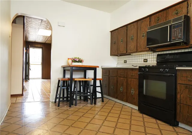 Photo 4 of Single family home for sale at 4082 Howley St, Pittsburgh, PA 15224 | MLS# 1757934 | Listing updated on 2026-09-12