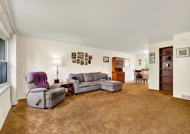 Photo 4 of Single family home for sale at 5 Shawnee Dr, Greensburg, PA 15601 | MLS# 1757845 | Listing updated on 2026-09-13