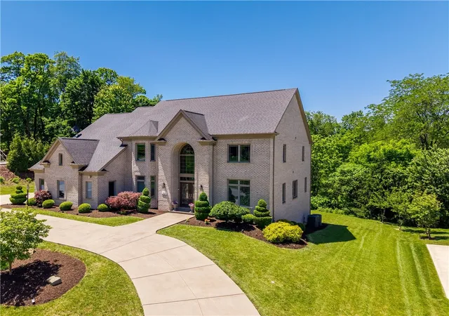 Photo 2 of Sale Pending at 1820 Winchester Dr, Upper St Clair, PA 15241 | MLS# 1754317 | Listing updated on 2026-10-05
