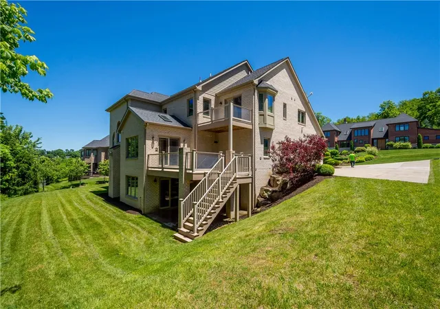 Photo 3 of Sale Pending at 1820 Winchester Dr, Upper St Clair, PA 15241 | MLS# 1754317 | Listing updated on 2026-10-05