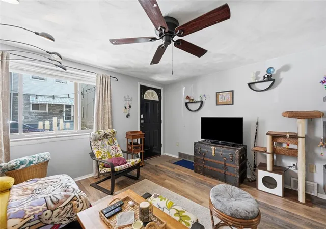 Photo 4 of Single family home for sale at 318 Ella St, Pittsburgh, PA 15224 | MLS# 1758185 | Listing updated on 2026-09-10