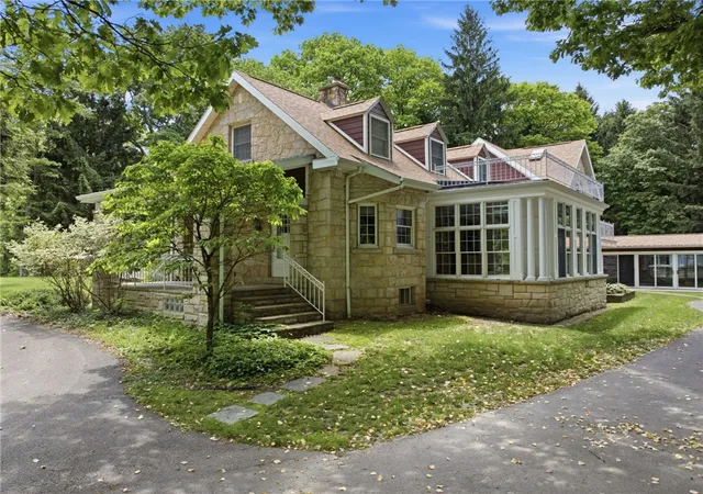 Photo 3 of Single family home for sale at 2541 Springfield Pike, Bullskin Twp, PA 15425 | MLS# 1758505 | Listing updated on 2026-09-11
