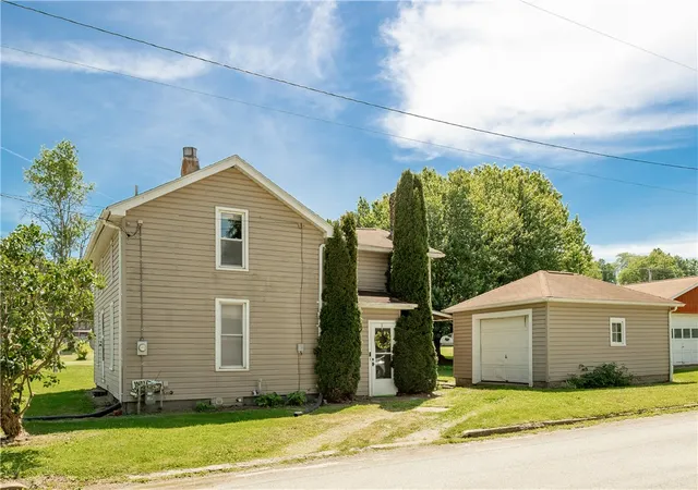 Photo 3 of Sale Pending at 211 Home St, Mercer, PA 16137 | MLS# 1758562 | Listing updated on 2026-09-26