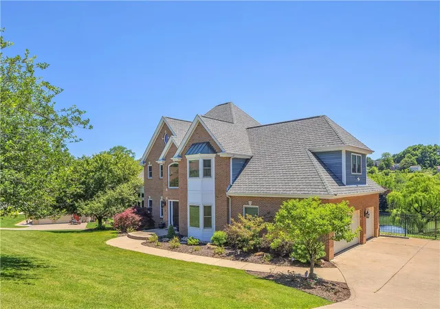 Photo 3 of Single family home for sale at 7 Hawthorne Ln, Irwin, PA 15642 | MLS# 1758586 | Listing updated on 2026-09-14