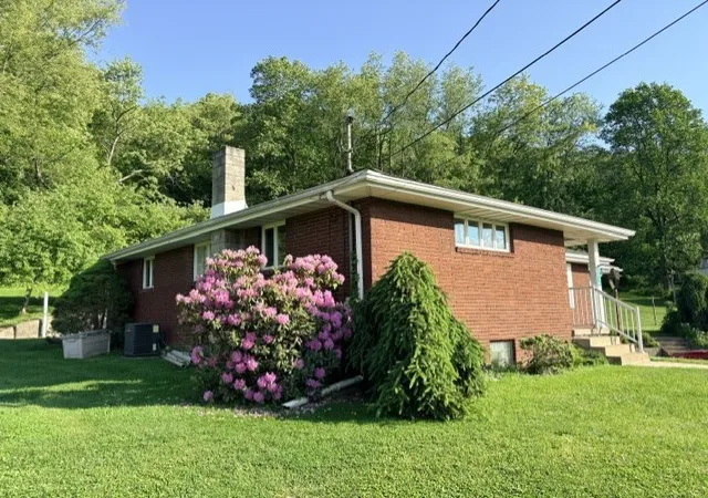 Photo 4 of Single family home for sale at 2434 Racetrack Rd, Youngwood, PA 15672 | MLS# 1758642 | Listing updated on 2026-10-14