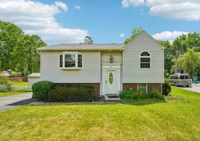 Photo 1 of Single family home for sale at 584 Joan St, Cranberry Township, PA 16066 | MLS# 1758182 | Listing updated on 2026-09-10