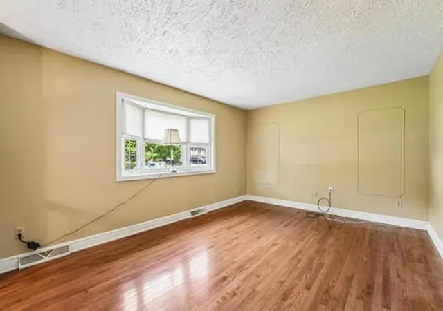 Photo 3 of Single family home for sale at 584 Joan St, Cranberry Township, PA 16066 | MLS# 1758182 | Listing updated on 2026-09-10