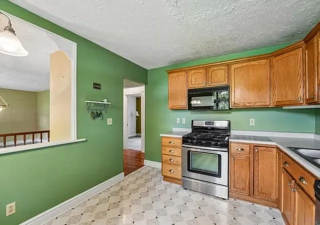 Photo 4 of Single family home for sale at 584 Joan St, Cranberry Township, PA 16066 | MLS# 1758182 | Listing updated on 2026-09-10
