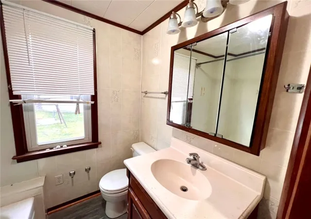 Listing Photo 5 - Condo for sale in building located at 101 W Fulton St, New Castle, PA 16102