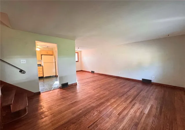 Photo 3 of Single family home for sale at 1094 Greenwood Dr, South Park, PA 15236 | MLS# 1758617 | Listing updated on 2026-10-08
