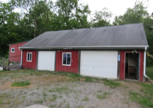 Photo 3 of Single family home for sale at 215 Hillview Ln, Melcroft, PA 15462 | MLS# 1758925 | Listing updated on 2026-09-11