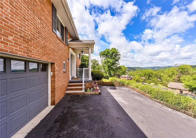 Photo 4 of Single family home for sale at 109 Westview Dr, Ligonier Twp, PA 15658 | MLS# 1758691 | Listing updated on 2026-09-14