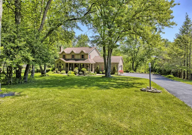 Photo 3 of Single family home for sale at 1413 Colony Dr, Greensburg, PA 15601 | MLS# 1759233 | Listing updated on 2026-09-08