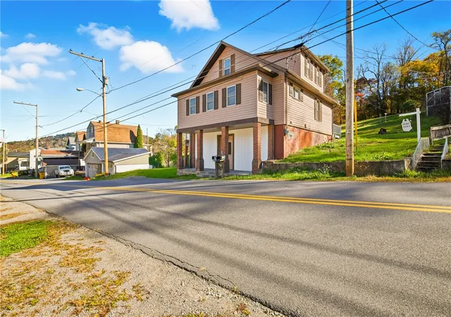 Photo 2 of Single family home for sale at 1844 Soap Holw Rd, Johnstown, PA 15905 | MLS# 1759121 | Listing updated on 2026-09-09