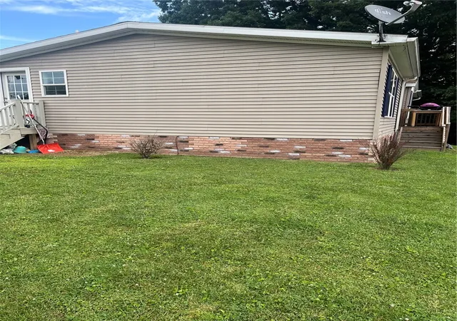 Photo 3 of Manufactured home for sale at 501 Tioga, Cranberry Twp, PA 16066 | MLS# 1758817 | Listing updated on 2026-09-06