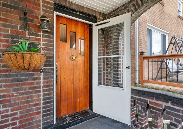Photo 3 of Single family home for sale at 2914 Glendale Ave, Pittsburgh, PA 15227 | MLS# 1759499 | Listing updated on 2026-09-12