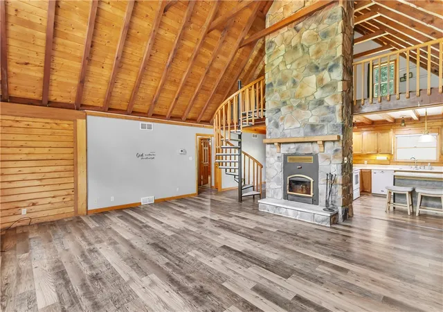 Photo 3 of Single family home for sale at 624 Squaw Run Rd, Ellwood City, PA 16117 | MLS# 1759891 | Listing updated on 2026-09-09