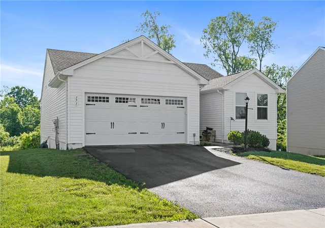 Photo 2 of Single family home for sale at 171 Alta Vista Dr, Findlay Twp, PA 15126 | MLS# 1759968 | Listing updated on 2026-09-13