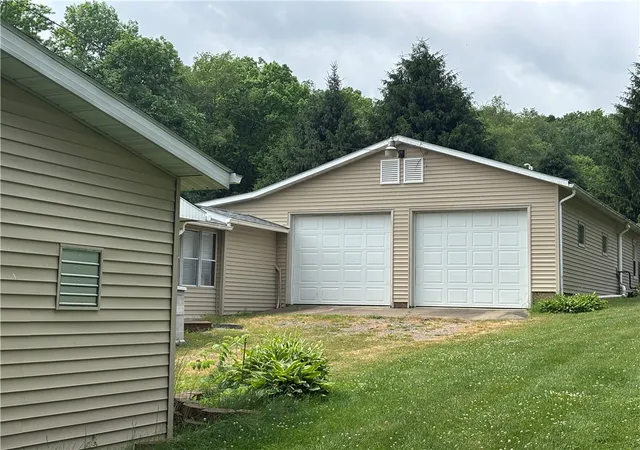 Photo 4 of Sale Pending at 283 Old Route 19, Scott Twp, PA 16101 | MLS# 1760069 | Listing updated on 2026-09-12