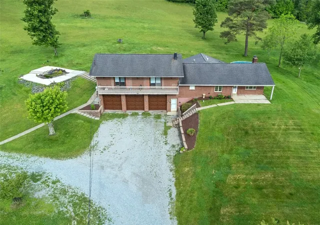 Photo 4 of Single family home for sale at 4948 Ashbaugh Rd, Murrysville, PA 15668 | MLS# 1759493 | Listing updated on 2026-10-06