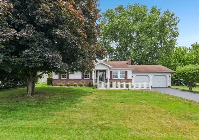 Photo 2 of Single family home for sale at 1112 Motor St, Shenango Twp, PA 16101 | MLS# 1759875 | Listing updated on 2026-09-11