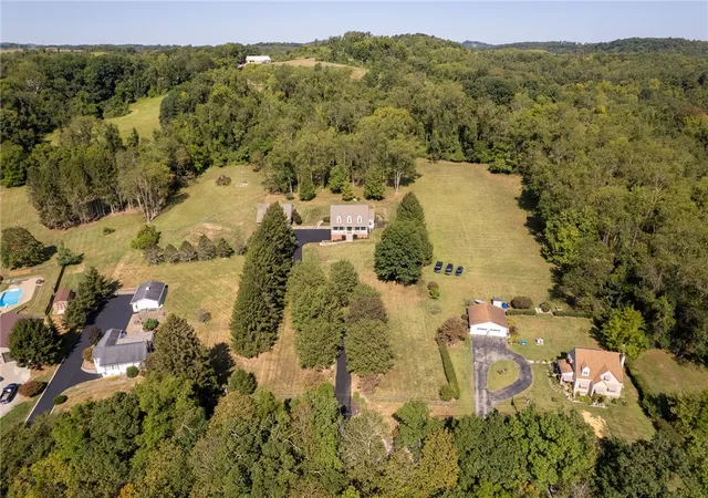 Photo 3 of Sale Pending at 959 Bentleyville Rd, Charleroi, PA 15022 | MLS# 1760127 | Listing updated on 2026-10-02