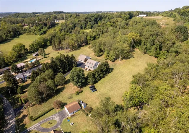 Photo 4 of Sale Pending at 959 Bentleyville Rd, Charleroi, PA 15022 | MLS# 1760127 | Listing updated on 2026-10-02
