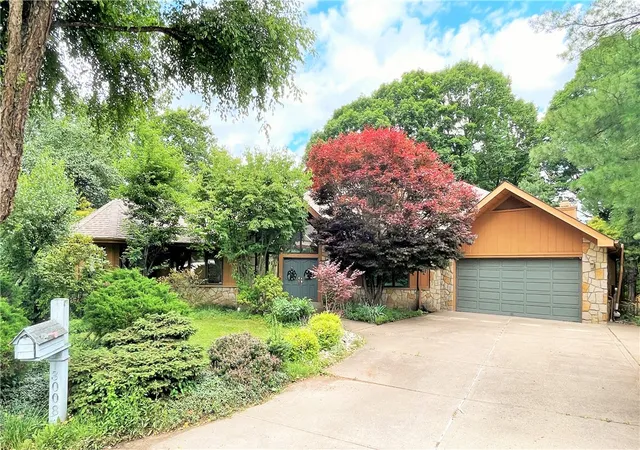 Photo 1 of Single family home for sale at 3008 Wedgewood Ct, Murrysville, PA 15668 | MLS# 1759938 | Listing updated on 2026-09-30