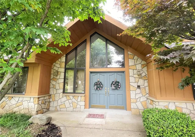 Photo 2 of Single family home for sale at 3008 Wedgewood Ct, Murrysville, PA 15668 | MLS# 1759938 | Listing updated on 2026-09-30