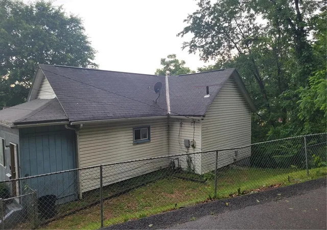 Photo 2 of Single family home for sale at 800 6th Street, Mc Kees Rocks, PA 15136 | MLS# 1760451 | Listing updated on 2026-09-12