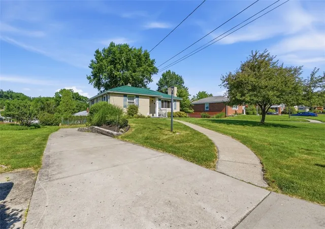 Photo 3 of Sale Pending at 9117 Plateau Dr, Pittsburgh, PA 15237 | MLS# 1760389 | Listing updated on 2026-10-18