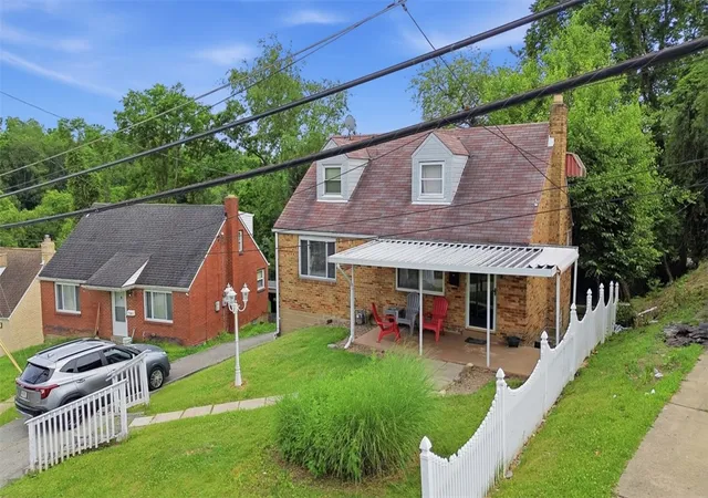 Photo 3 of Single family home for sale at 126 Pennoak Dr, Pittsburgh, PA 15235 | MLS# 1755642 | Listing updated on 2026-09-11