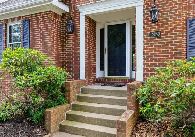 Photo 3 of Single family home for sale at 2450 Dogwood Dr, Franklin Park, PA 15090 | MLS# 1760757 | Listing updated on 2026-09-12