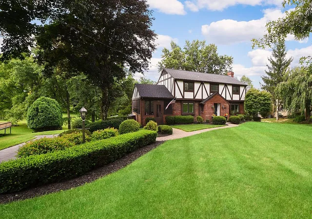 Photo 2 of Single family home for sale at 3211 Unionville Rd, Cranberry Township, PA 16066 | MLS# 1760506 | Listing updated on 2026-09-06