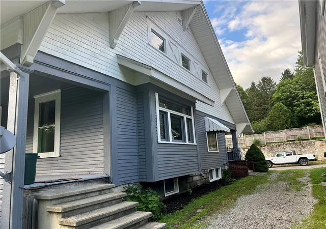 Photo 3 of Single family home for sale at 40 Penn Ave, Greenville Boro, PA 16125 | MLS# 1760895 | Listing updated on 2026-08-31