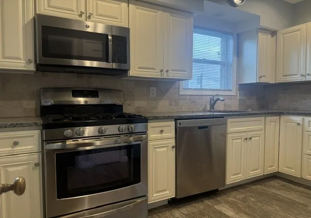 Photo 4 of Sale Pending at 13 Ocenas Ave, Pittsburgh, PA 15212 | MLS# 1760882 | Listing updated on 2026-09-14