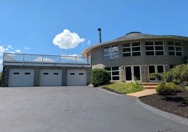 Photo 2 of Single family home for sale at 237 Cherry Valley Rd, Clinton Twp, PA 16056 | MLS# 1760956 | Listing updated on 2026-10-12