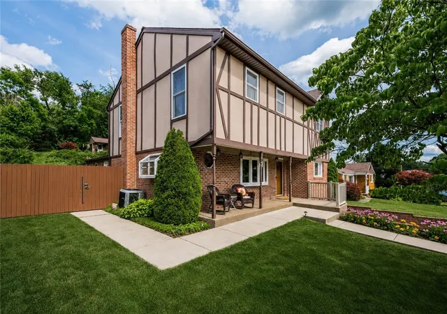 Photo 2 of Single family home for sale at 1031 Sanda Dr, Baldwin Boro, PA 15227 | MLS# 1760934 | Listing updated on 2026-09-09