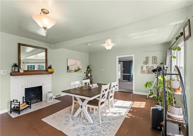 Photo 2 of Single family home for sale at 860 E Mcmurray Rd, Venetia, PA 15367 | MLS# 1760582 | Listing updated on 2026-09-14