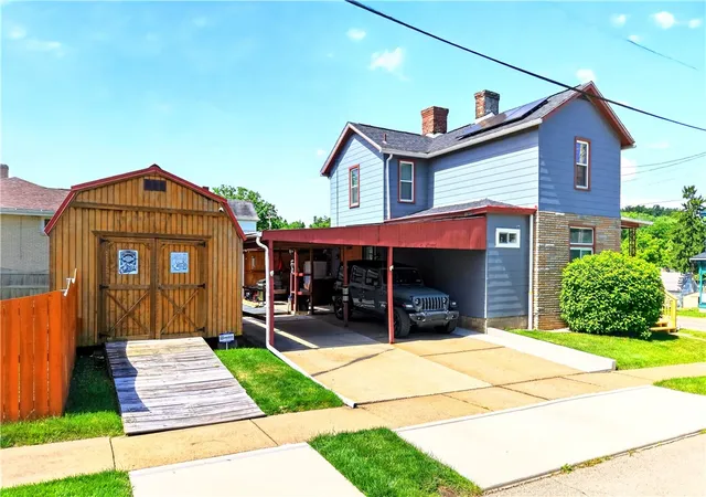 Single family home for sale at 303 W Grant St, Houston, PA 15342 | MLS# 1760656